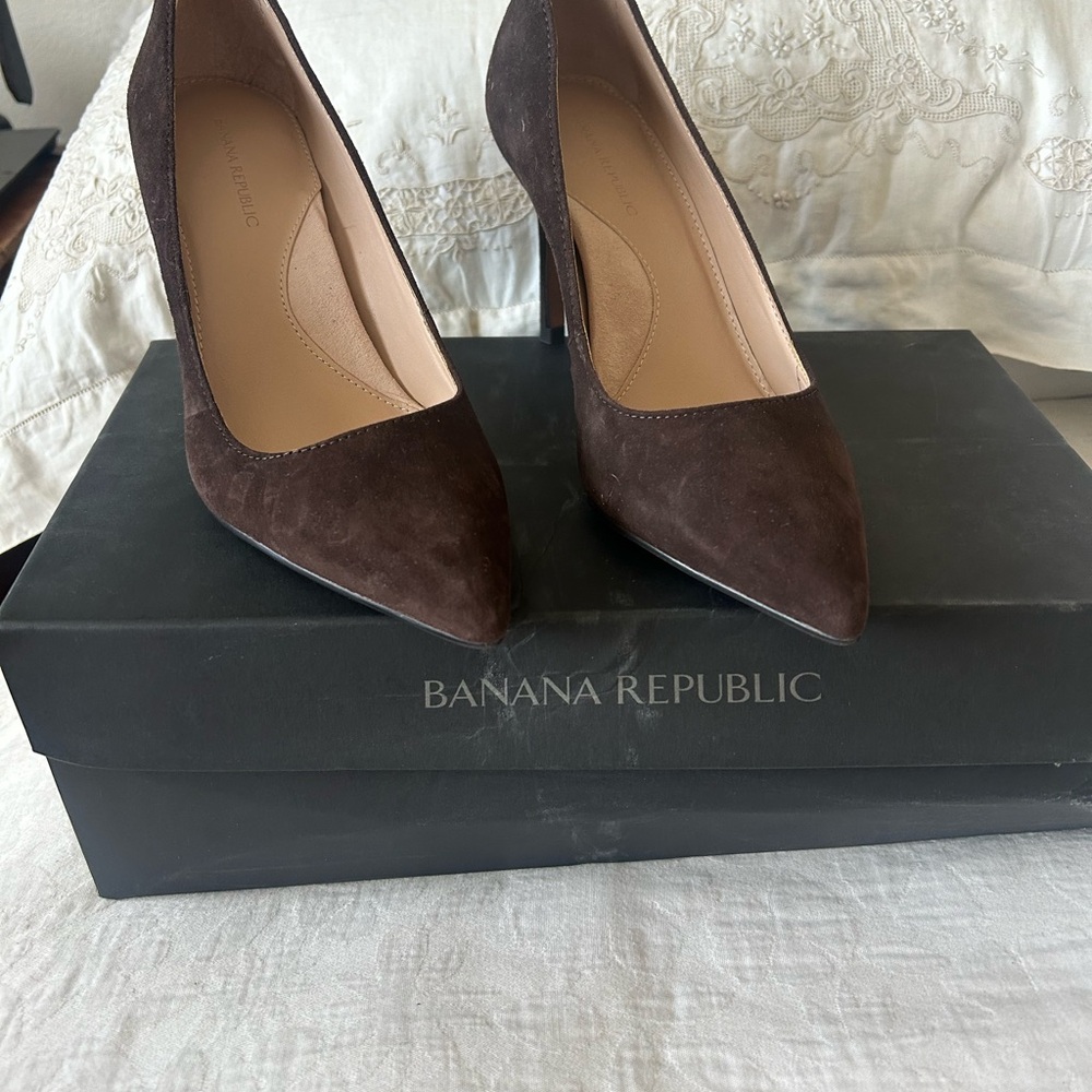 New Banana Republic Dark Brown Suede Heels